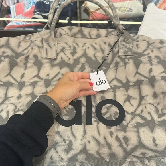 ALO tote tiedye NTW - Picture 3 of 3